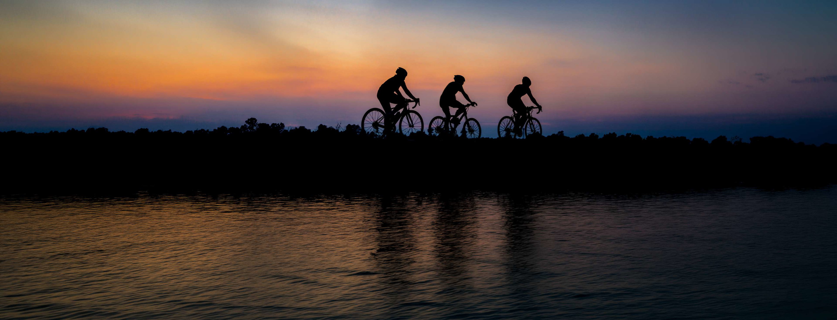 Fietsen in het donker: zo blijf je zichtbaar en veilig