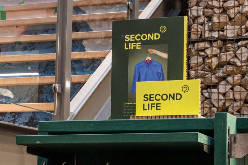 Second Life: tweedehands kleding bij A.S.Adventure