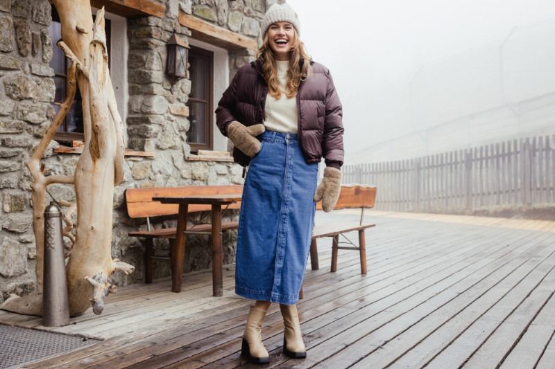 Zo combineer je een winterjas met een rok of jurk