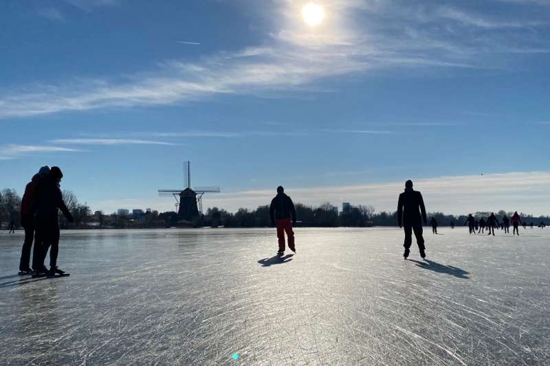 Patiner sur de la glace naturelle : lieux autorisés et conseils