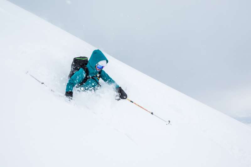 Waarom een skirugzak onmisbaar is op wintersport